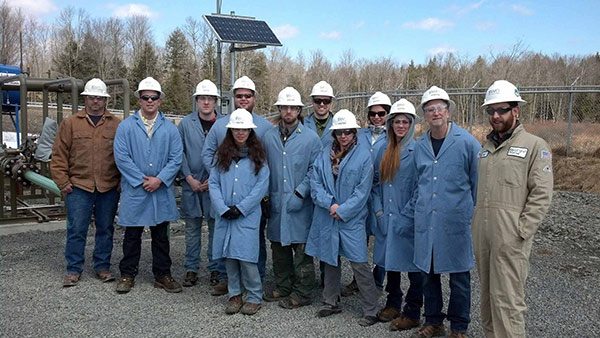 Geology students visit gas production facility