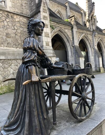 Molly Malone Statue on Grafton Street in Dublin